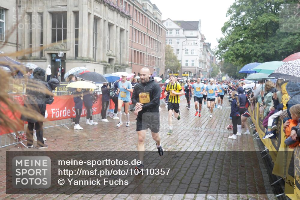 13.09.2026 - Kiel Lauf Yannick Fuchs http://msf.ph/oto/10410357 13.09.2026 10:41:09 Ziel 973, 1781, 2825, 2892, 2898, 3464, 3952, 4286, 4527, 4624, 4662, 4691, 4797, 5916, 6340, 6461, 6565, 6654, 7405, 7615, 8246, 9349, 9527, 9539, 10680, 10794, 11228, 11526, 11632, 11833, 12035, 12494, 35, 337, 393, 837, 1037, 1342, 1427, 1603, 1971, 1985, 2052, 2096, 2499, 2561, 2818, 3257, 3339, 3415, 3524, 3535, 3841, 4131, 4431, 4712, 5043, 5086, 5319, 5388, 5509, 6301, 6397, 6504, 6632, 6709, 6793, 7499, 7537, 7655, 8955, 827, 849, 1985, 3339, 5086, 6632 meine-sportfotos.de
