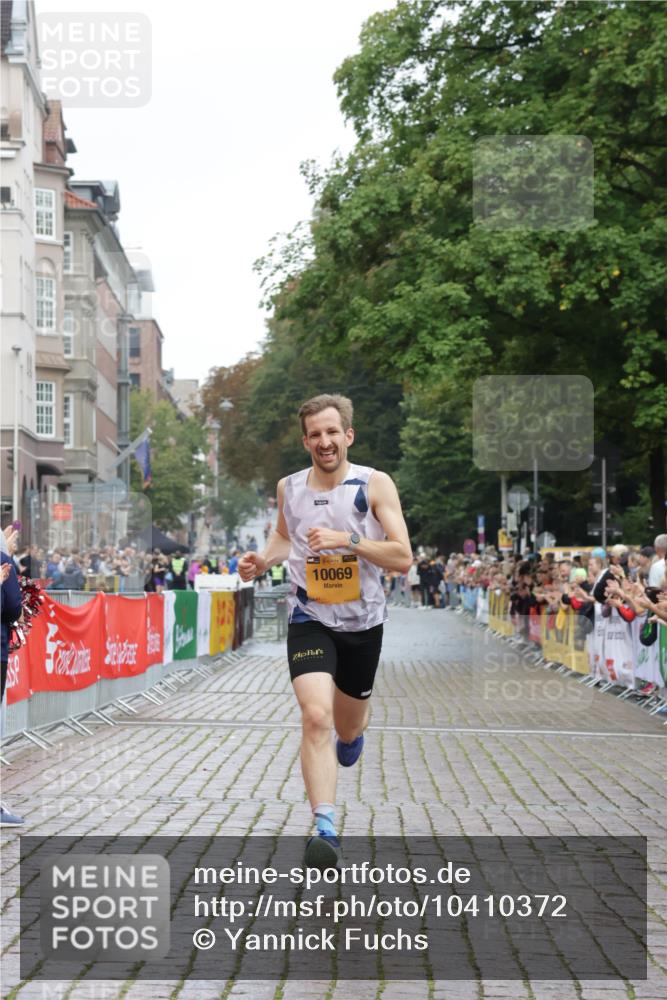13.09.2026 - Kiel Lauf Yannick Fuchs http://msf.ph/oto/10410372 13.09.2026 09:33:50 Ziel 1246, 6681, 7588, 10069, 6682, 7305, 8092, 10404, 12831, 5040, 10864, 11791, 60 meine-sportfotos.de