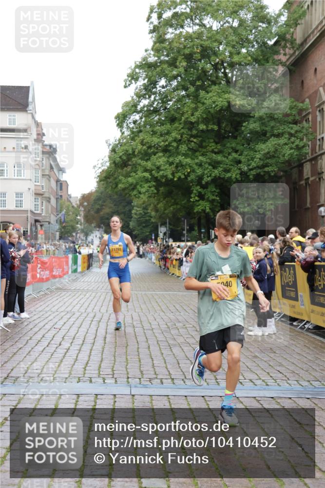 13.09.2026 - Kiel Lauf Yannick Fuchs http://msf.ph/oto/10410452 13.09.2026 09:34:06 Ziel 5040, 10864, 11791, 1246, 6681, 7588, 10069, 10404, 10864, 12831, 3679, 5332, 5815, 7743, 7305, 8092, 10404 meine-sportfotos.de