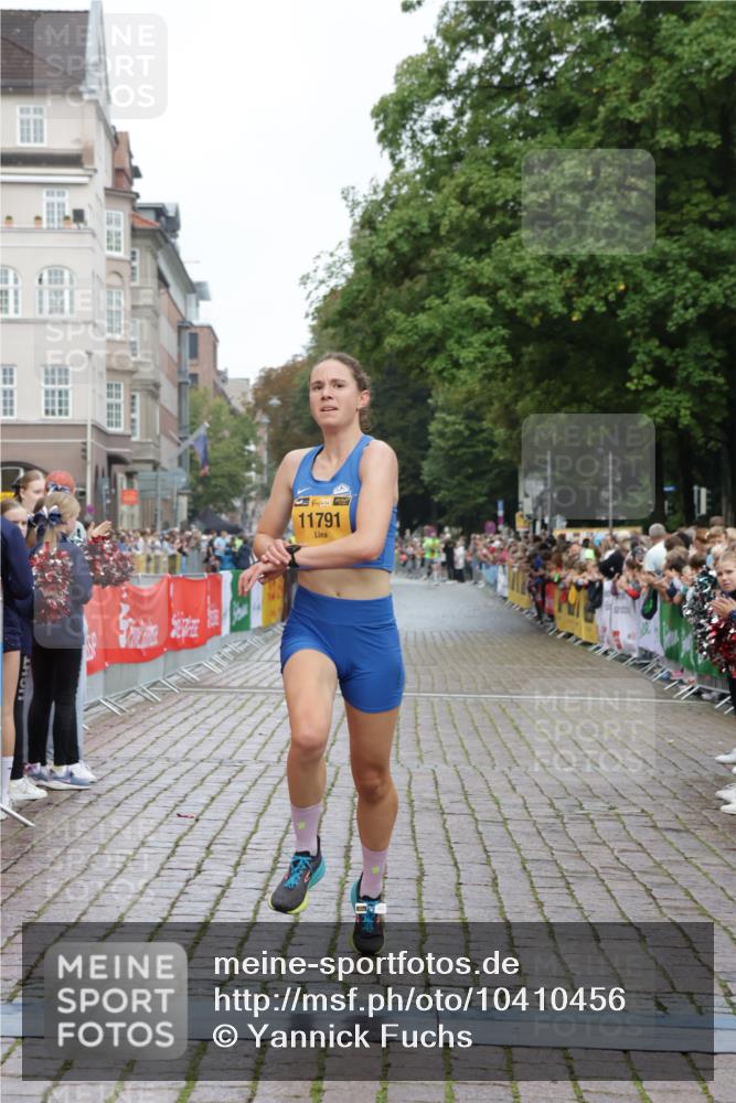 13.09.2026 - Kiel Lauf Yannick Fuchs http://msf.ph/oto/10410456 13.09.2026 09:34:07 Ziel 5040, 11791, 1246, 6681, 7588, 10069, 10404, 10864, 12831, 3679, 5332, 5815, 7743, 8092, 10404 meine-sportfotos.de