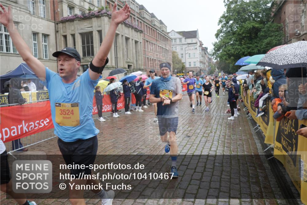 13.09.2026 - Kiel Lauf Yannick Fuchs http://msf.ph/oto/10410467 13.09.2026 10:41:15 Ziel 973, 1704, 1781, 1785, 2825, 3363, 3952, 4286, 4436, 4527, 4691, 4797, 5753, 5839, 5916, 6461, 6565, 6654, 8155, 9349, 9398, 9947, 10066, 10680, 10883, 11228, 12035, 12494, 35, 337, 393, 1342, 1427, 1603, 1971, 2052, 2096, 2499, 2561, 2818, 2892, 2898, 3257, 3415, 3464, 3524, 3535, 3841, 4131, 4431, 4624, 4662, 4712, 4797, 5043, 5319, 5388, 5509, 6301, 6340, 6397, 6504, 6565, 6793, 7405, 7499, 7615, 7655, 8246, 8955, 827, 849, 1985, 3339, 5086, 6632 meine-sportfotos.de