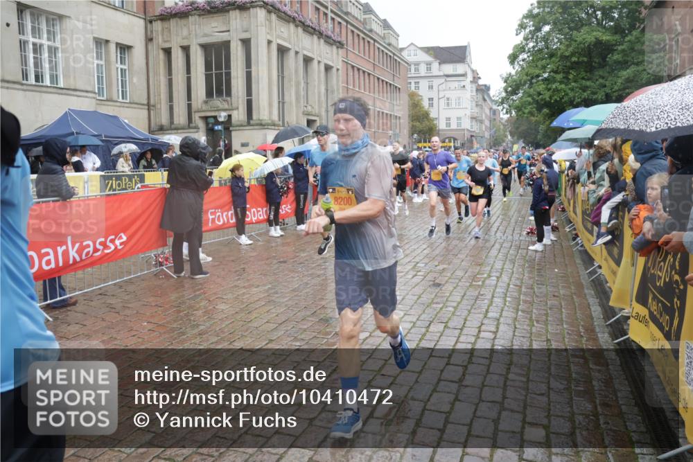 13.09.2026 - Kiel Lauf Yannick Fuchs http://msf.ph/oto/10410472 13.09.2026 10:41:15 Ziel 973, 1704, 1781, 1785, 2825, 3363, 3952, 4286, 4436, 4527, 4691, 4797, 5753, 5839, 5916, 6461, 6565, 6654, 8155, 9349, 9398, 9947, 10066, 10680, 10883, 11228, 12035, 12494, 35, 337, 393, 1342, 1427, 1603, 1971, 2052, 2096, 2499, 2561, 2818, 2892, 2898, 3257, 3415, 3464, 3524, 3535, 3841, 4131, 4431, 4624, 4662, 4712, 4797, 5043, 5319, 5388, 5509, 6301, 6340, 6397, 6504, 6565, 6793, 7405, 7499, 7615, 7655, 8246, 8955, 827, 849, 1985, 3339, 5086, 6632 meine-sportfotos.de