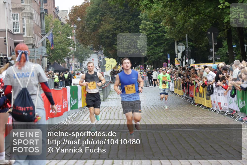 13.09.2026 - Kiel Lauf Yannick Fuchs http://msf.ph/oto/10410480 13.09.2026 09:34:19 Ziel 5332, 7743, 1246, 5040, 6681, 7588, 10069, 10864, 11791, 3679, 5815, 12278, 1246, 6681 meine-sportfotos.de