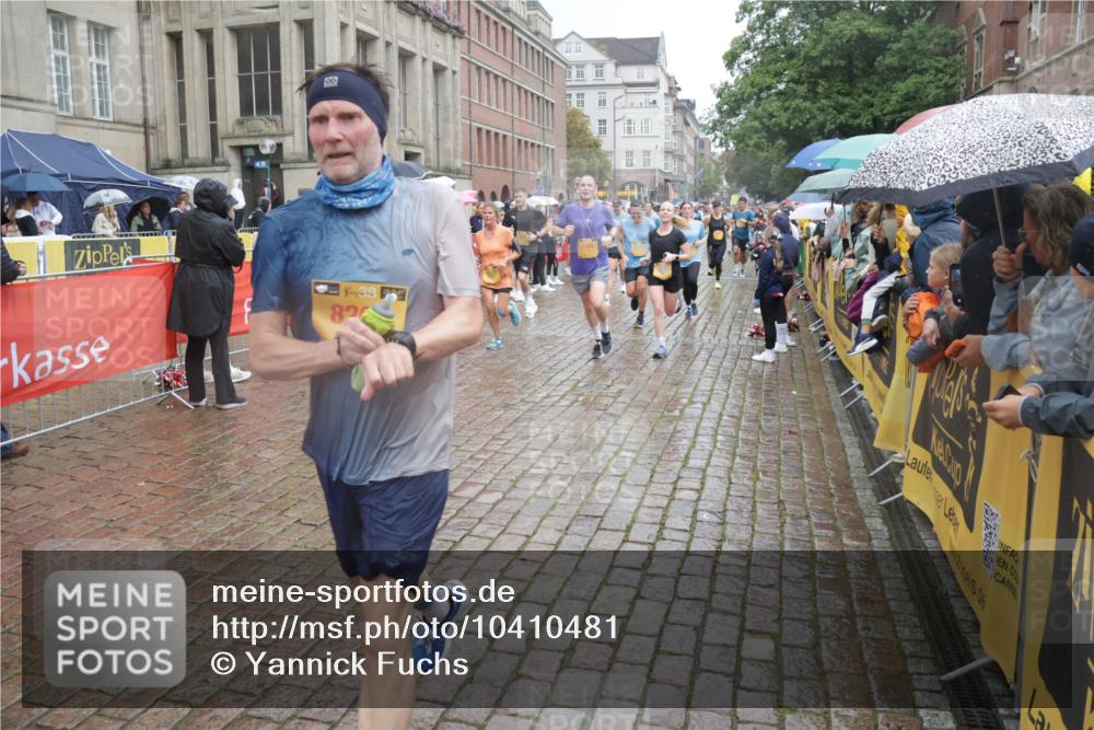 13.09.2026 - Kiel Lauf Yannick Fuchs http://msf.ph/oto/10410481 13.09.2026 10:41:16 Ziel 973, 1704, 1781, 1785, 2388, 2825, 3363, 3952, 4286, 4436, 4527, 4691, 4732, 5753, 5839, 5916, 6461, 6654, 8155, 9349, 9398, 9947, 10066, 10739, 10883, 11228, 12035, 12494, 35, 337, 393, 1342, 1427, 1603, 1971, 2052, 2096, 2499, 2561, 2818, 2892, 2898, 3257, 3415, 3464, 3535, 3841, 4131, 4431, 4624, 4662, 4712, 4797, 5043, 5319, 5388, 5509, 6301, 6340, 6504, 6565, 6793, 7405, 7499, 7615, 7655, 8246, 8955, 827, 849, 1985, 3339, 5086, 6632 meine-sportfotos.de