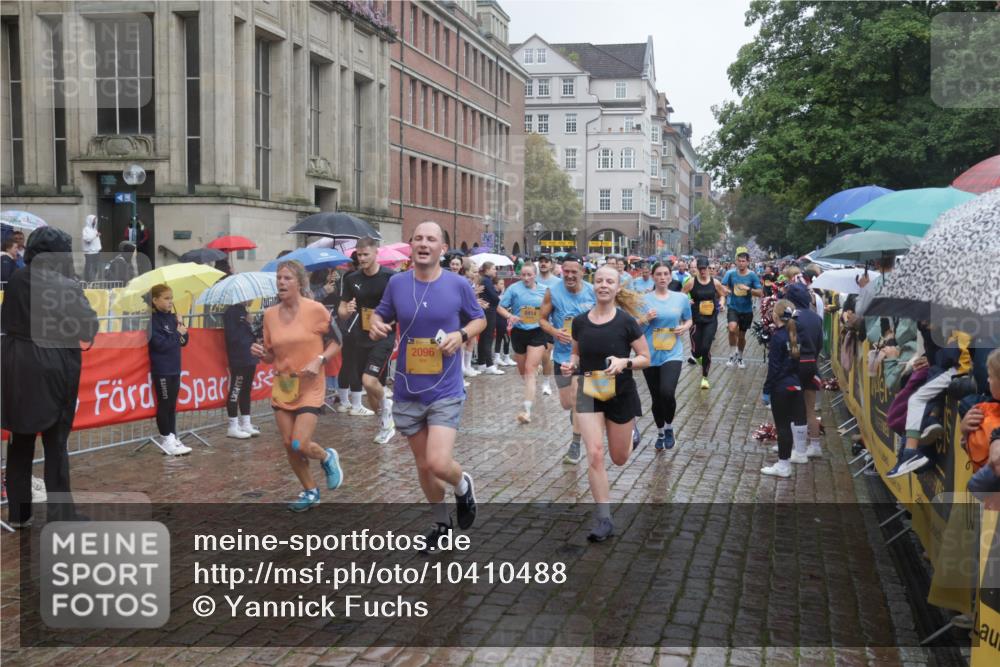 13.09.2026 - Kiel Lauf Yannick Fuchs http://msf.ph/oto/10410488 13.09.2026 10:41:16 Ziel 973, 1704, 1781, 1785, 2388, 2825, 3363, 3952, 4286, 4436, 4527, 4691, 4732, 5753, 5839, 5916, 6461, 6654, 8155, 9349, 9398, 9947, 10066, 10739, 10883, 11228, 12035, 12494, 35, 337, 393, 1342, 1427, 1603, 1971, 2052, 2096, 2499, 2561, 2818, 2892, 2898, 3257, 3415, 3464, 3535, 3841, 4131, 4431, 4624, 4662, 4712, 4797, 5043, 5319, 5388, 5509, 6301, 6340, 6504, 6565, 6793, 7405, 7499, 7615, 7655, 8246, 8955, 827, 849, 1985, 3339, 5086, 6632 meine-sportfotos.de