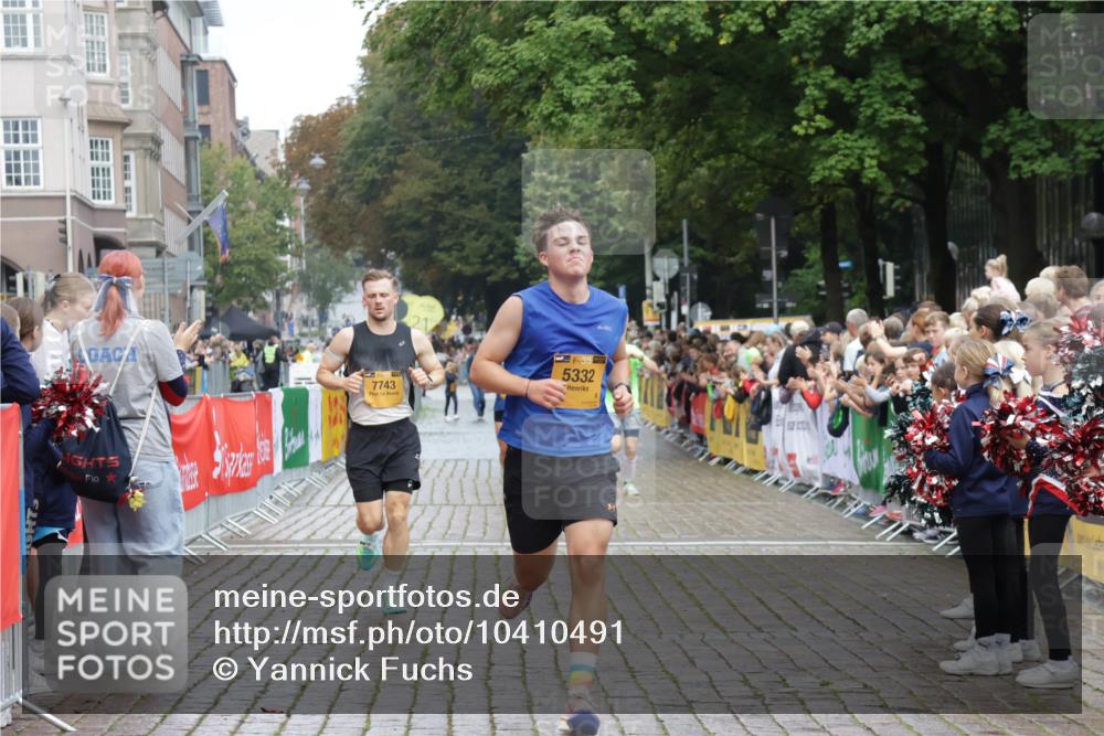 13.09.2026 - Kiel Lauf Yannick Fuchs http://msf.ph/oto/10410491 13.09.2026 09:34:22 Ziel 3679, 5332, 5815, 7743, 5040, 7588, 10069, 10864, 11791, 12278, 1246, 6681, 10069 meine-sportfotos.de