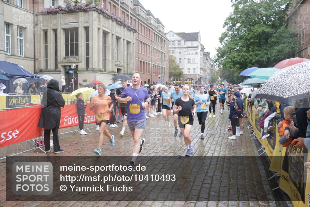 13.09.2026 - Kiel Lauf Yannick Fuchs http://msf.ph/oto/10410493 13.09.2026 10:41:16 Ziel 973, 1704, 1781, 1785, 2388, 2825, 3363, 3952, 4286, 4436, 4527, 4691, 4732, 5753, 5839, 5916, 6461, 6654, 8155, 9349, 9398, 9947, 10066, 10739, 10883, 11228, 12035, 12494, 35, 337, 393, 1342, 1427, 1603, 1971, 2052, 2096, 2499, 2561, 2818, 2892, 2898, 3257, 3415, 3464, 3535, 3841, 4131, 4431, 4624, 4662, 4712, 4797, 5043, 5319, 5388, 5509, 6301, 6340, 6504, 6565, 6793, 7405, 7499, 7615, 7655, 8246, 8955, 827, 849, 1985, 3339, 5086, 6632 meine-sportfotos.de