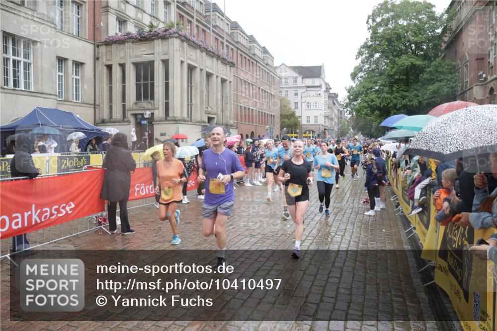 13.09.2026 - Kiel Lauf Yannick Fuchs http://msf.ph/oto/10410497 13.09.2026 10:41:17 Ziel 973, 1704, 1781, 1785, 2388, 2825, 3363, 3952, 4286, 4436, 4527, 4691, 4732, 5753, 5839, 5916, 6461, 6654, 8155, 9349, 9398, 9947, 10066, 10307, 10739, 10883, 11228, 11333, 12035, 12494, 35, 337, 393, 1342, 1427, 1603, 1971, 2052, 2096, 2499, 2561, 2818, 2825, 2892, 2898, 3257, 3415, 3464, 3535, 3841, 4131, 4431, 4624, 4662, 4712, 4797, 5043, 5319, 5388, 5509, 6301, 6340, 6504, 6565, 6793, 7405, 7499, 7615, 7655, 8246, 8955, 9349, 827, 849, 3339, 5086 meine-sportfotos.de