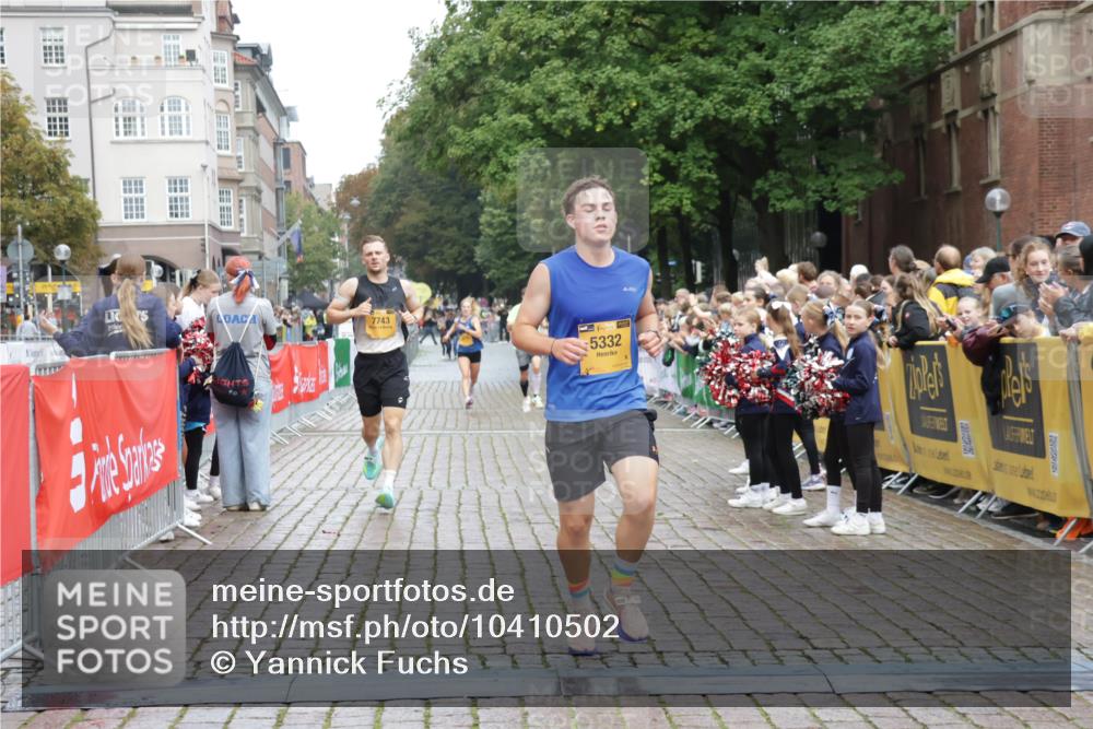 13.09.2026 - Kiel Lauf Yannick Fuchs http://msf.ph/oto/10410502 13.09.2026 09:34:23 Ziel 3679, 5332, 5815, 7743, 5040, 7588, 10069, 10864, 11791, 12278, 1246, 6681, 10069 meine-sportfotos.de