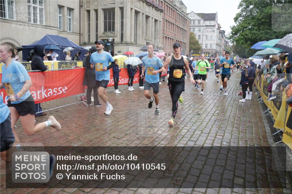 13.09.2026 - Kiel Lauf Yannick Fuchs http://msf.ph/oto/10410545 13.09.2026 10:41:19 Ziel 973, 1494, 1704, 1785, 1933, 2388, 2647, 3363, 3960, 4062, 4286, 4436, 4527, 4691, 4732, 5753, 5839, 5916, 6461, 6654, 8155, 9398, 9947, 10066, 10307, 10739, 10867, 10883, 11228, 11333, 12034, 12035, 12494, 35, 337, 393, 973, 1342, 1427, 1781, 1971, 2052, 2499, 2561, 2818, 2825, 2892, 2898, 3257, 3415, 3464, 3535, 3841, 3952, 4131, 4431, 4624, 4662, 4691, 4712, 4797, 5043, 5319, 5388, 5509, 6301, 6340, 6504, 6565, 6793, 7405, 7499, 7615, 7655, 8246, 8955, 9349, 827, 849 meine-sportfotos.de