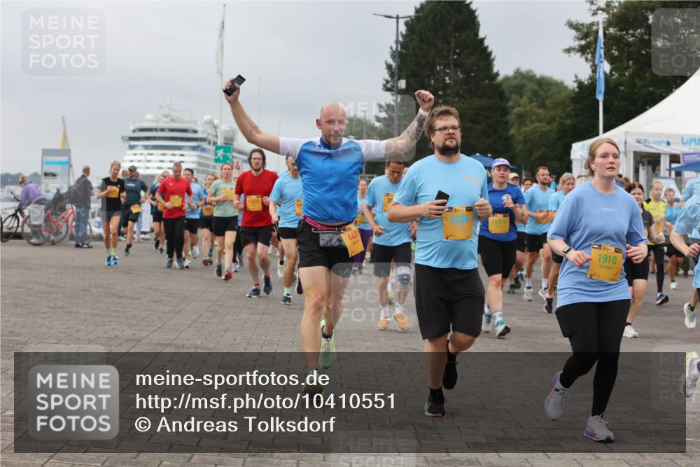 13.09.2026 - Kiel Lauf Andreas Tolksdorf http://msf.ph/oto/10410551 13.09.2026 10:01:34 Kiellinie 11910, 4431, 38, 3399, 11370, 38, 1910 meine-sportfotos.de