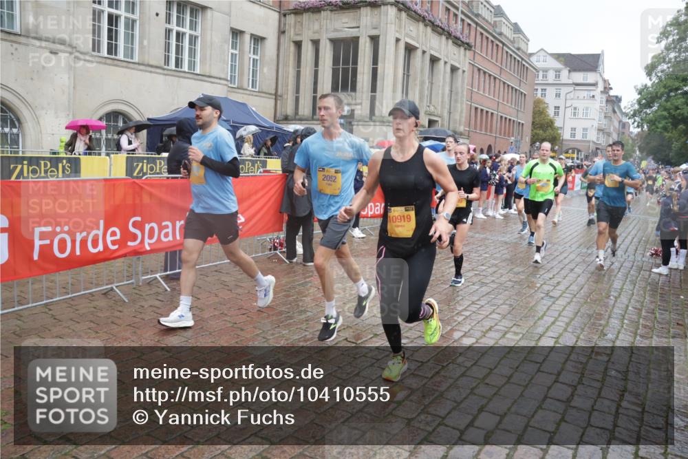 13.09.2026 - Kiel Lauf Yannick Fuchs http://msf.ph/oto/10410555 13.09.2026 10:41:19 Ziel 973, 1494, 1704, 1785, 1933, 2388, 2647, 3363, 3960, 4062, 4286, 4436, 4527, 4691, 4732, 5753, 5839, 5916, 6461, 6654, 8155, 9398, 9947, 10066, 10307, 10739, 10867, 10883, 11228, 11333, 12034, 12035, 12494, 35, 337, 393, 973, 1342, 1427, 1781, 1971, 2052, 2499, 2561, 2818, 2825, 2892, 2898, 3257, 3415, 3464, 3535, 3841, 3952, 4131, 4431, 4624, 4662, 4691, 4712, 4797, 5043, 5319, 5388, 5509, 6301, 6340, 6504, 6565, 6793, 7405, 7499, 7615, 7655, 8246, 8955, 9349, 827, 849 meine-sportfotos.de