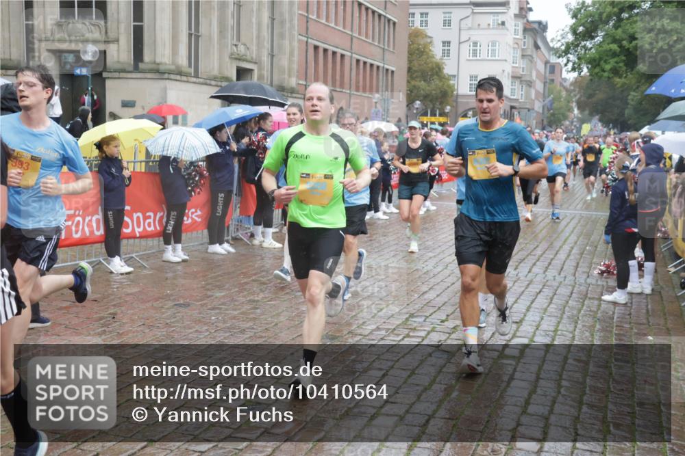 13.09.2026 - Kiel Lauf Yannick Fuchs http://msf.ph/oto/10410564 13.09.2026 10:41:20 Ziel 67, 1494, 1704, 1785, 1933, 2388, 2647, 3363, 3960, 4062, 4286, 4436, 4527, 4732, 5726, 5753, 5839, 5916, 6461, 6654, 8155, 9398, 9947, 10066, 10307, 10739, 10867, 10883, 11228, 11333, 12034, 12035, 35, 393, 973, 1342, 1427, 1781, 1971, 2052, 2499, 2561, 2818, 2825, 2892, 2898, 3257, 3415, 3464, 3535, 3841, 3952, 4131, 4286, 4431, 4624, 4662, 4691, 4712, 4797, 5043, 5319, 5388, 5509, 6301, 6340, 6504, 6565, 6793, 7405, 7499, 7615, 7655, 8246, 8955, 9349, 827, 849 meine-sportfotos.de