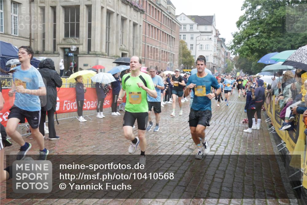 13.09.2026 - Kiel Lauf Yannick Fuchs http://msf.ph/oto/10410568 13.09.2026 10:41:20 Ziel 67, 1494, 1704, 1785, 1933, 2388, 2647, 3363, 3960, 4062, 4286, 4436, 4527, 4732, 5726, 5753, 5839, 5916, 6461, 6654, 8155, 9398, 9947, 10066, 10307, 10739, 10867, 10883, 11228, 11333, 12034, 12035, 35, 393, 973, 1342, 1427, 1781, 1971, 2052, 2499, 2561, 2818, 2825, 2892, 2898, 3257, 3415, 3464, 3535, 3841, 3952, 4131, 4286, 4431, 4624, 4662, 4691, 4712, 4797, 5043, 5319, 5388, 5509, 6301, 6340, 6504, 6565, 6793, 7405, 7499, 7615, 7655, 8246, 8955, 9349, 827, 849 meine-sportfotos.de