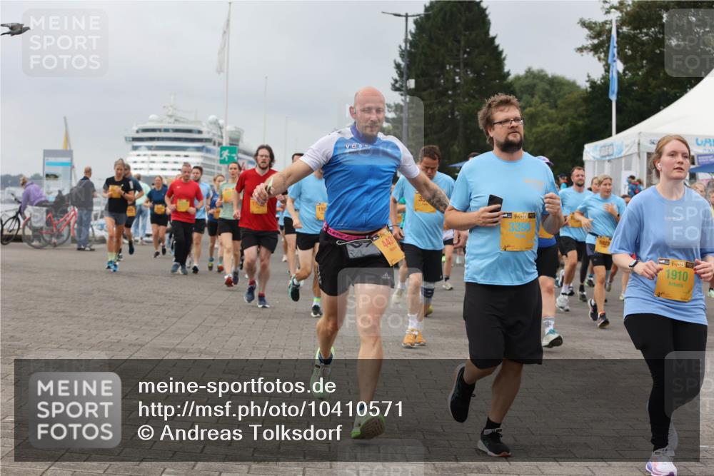 13.09.2026 - Kiel Lauf Andreas Tolksdorf http://msf.ph/oto/10410571 13.09.2026 10:01:34 Kiellinie 110, 4431, 38, 3399, 5923, 38, 1910 meine-sportfotos.de
