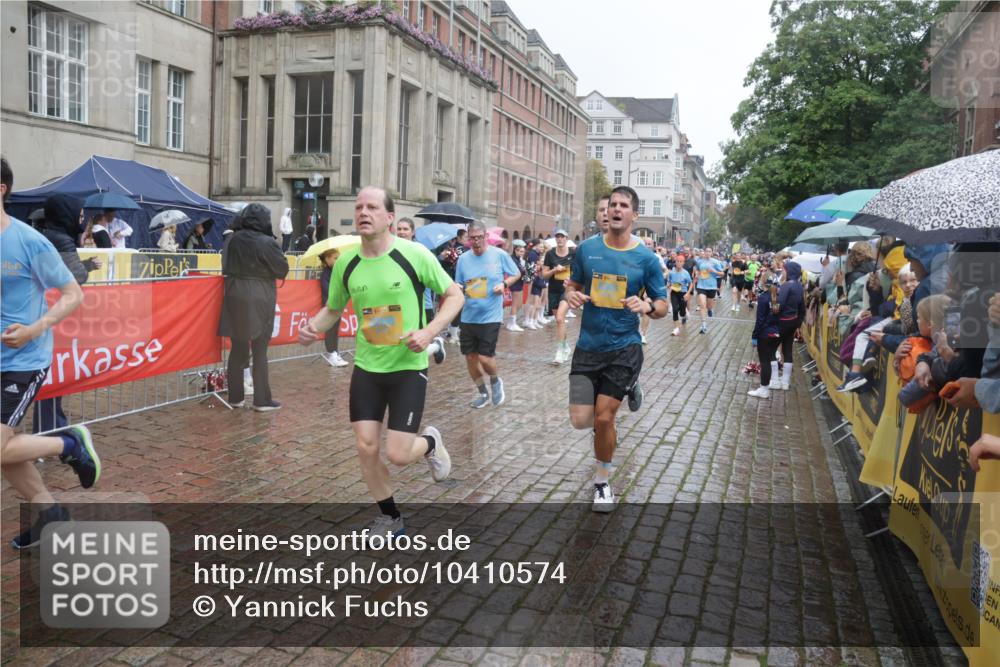 13.09.2026 - Kiel Lauf Yannick Fuchs http://msf.ph/oto/10410574 13.09.2026 10:41:21 Ziel 67, 849, 1494, 1704, 1785, 1933, 2388, 2647, 3363, 3960, 4062, 4436, 4527, 4732, 5335, 5726, 5753, 5839, 5916, 6461, 6654, 6993, 8155, 9398, 9947, 10066, 10307, 10739, 10867, 10883, 11228, 11333, 12034, 12035, 35, 393, 973, 1342, 1427, 1781, 1971, 2499, 2561, 2818, 2825, 2892, 2898, 3257, 3415, 3464, 3535, 3841, 3952, 4131, 4286, 4431, 4624, 4662, 4691, 4712, 4797, 5043, 5319, 5388, 5509, 5916, 6301, 6340, 6504, 6565, 6793, 7405, 7499, 7615, 7655, 8246, 8955, 9349, 827 meine-sportfotos.de