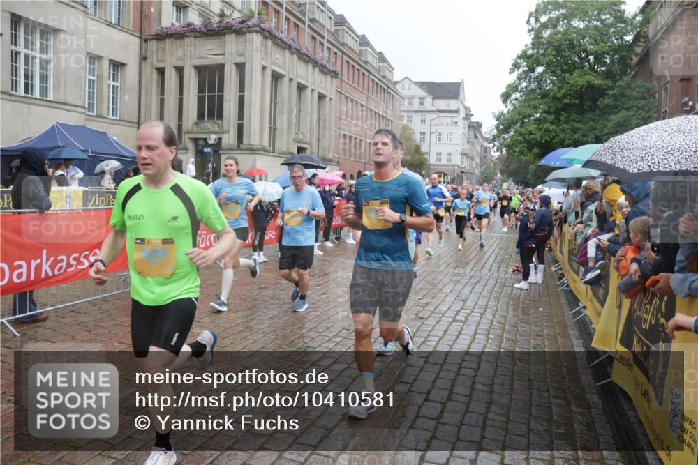 13.09.2026 - Kiel Lauf Yannick Fuchs http://msf.ph/oto/10410581 13.09.2026 10:41:21 Ziel 67, 849, 1494, 1704, 1785, 1933, 2388, 2647, 3363, 3960, 4062, 4436, 4527, 4732, 5335, 5726, 5753, 5839, 5916, 6461, 6654, 6993, 8155, 9398, 9947, 10066, 10307, 10739, 10867, 10883, 11228, 11333, 12034, 12035, 35, 393, 973, 1342, 1427, 1781, 1971, 2499, 2561, 2818, 2825, 2892, 2898, 3257, 3415, 3464, 3535, 3841, 3952, 4131, 4286, 4431, 4624, 4662, 4691, 4712, 4797, 5043, 5319, 5388, 5509, 5916, 6301, 6340, 6504, 6565, 6793, 7405, 7499, 7615, 7655, 8246, 8955, 9349, 827 meine-sportfotos.de