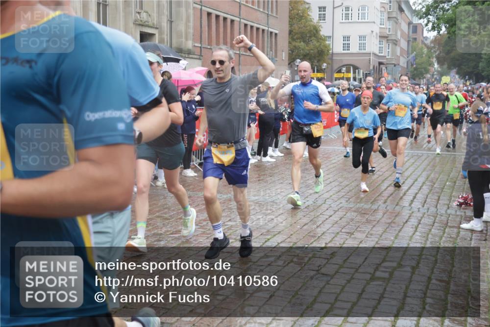 13.09.2026 - Kiel Lauf Yannick Fuchs http://msf.ph/oto/10410586 13.09.2026 10:41:22 Ziel 67, 849, 1494, 1704, 1785, 1933, 2388, 2531, 2647, 3363, 3960, 4062, 4436, 4527, 4732, 5335, 5726, 5753, 5839, 6461, 6654, 6993, 8155, 9398, 9455, 9947, 10066, 10307, 10739, 10867, 10883, 11228, 11333, 12034, 12035, 35, 973, 1342, 1427, 1781, 1971, 2499, 2561, 2818, 2825, 2892, 2898, 3257, 3415, 3464, 3535, 3841, 3952, 4131, 4286, 4431, 4527, 4624, 4662, 4691, 4712, 4797, 5043, 5319, 5388, 5509, 5916, 6301, 6340, 6504, 6565, 6793, 7405, 7615, 7655, 8246, 8955, 9349, 827 meine-sportfotos.de