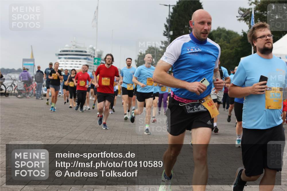13.09.2026 - Kiel Lauf Andreas Tolksdorf http://msf.ph/oto/10410589 13.09.2026 10:01:35 Kiellinie 11096, 11910, 39, 443, 48, 3399 meine-sportfotos.de