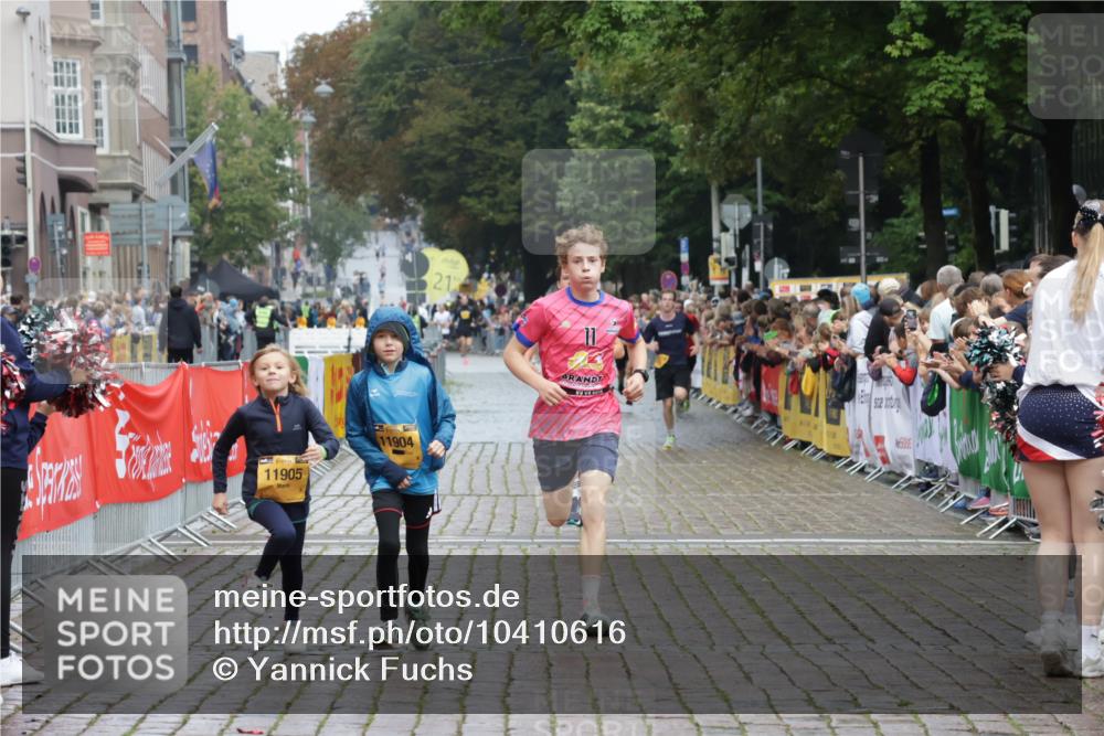 13.09.2026 - Kiel Lauf Yannick Fuchs http://msf.ph/oto/10410616 13.09.2026 09:34:51 Ziel 3168, 10461, 3679, 5332, 5815, 7743, 12278, 3766, 4361, 7414, 9380, 11719, 11904, 12484 meine-sportfotos.de