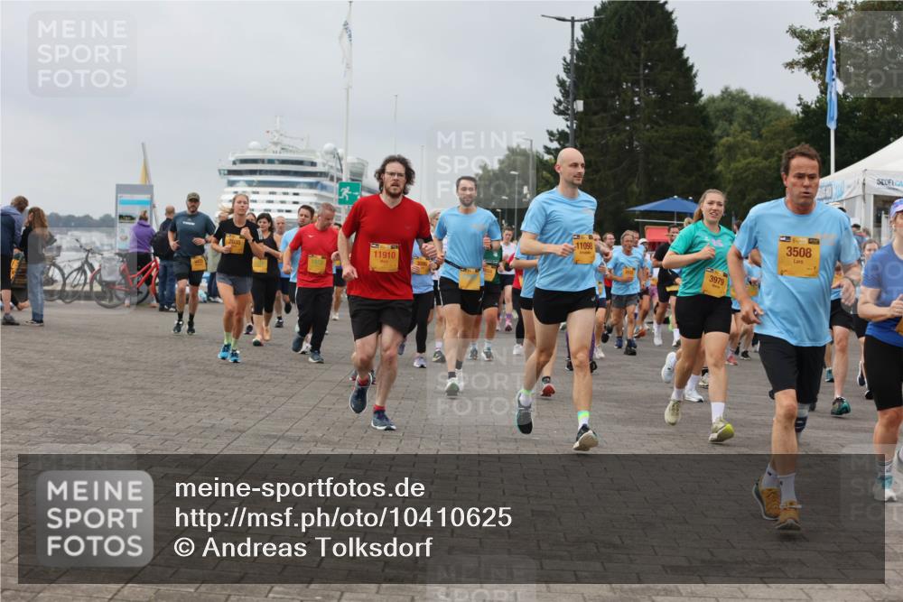 13.09.2026 - Kiel Lauf Andreas Tolksdorf http://msf.ph/oto/10410625 13.09.2026 10:01:35 Kiellinie 2035, 11910, 11098, 3979, 3508 meine-sportfotos.de