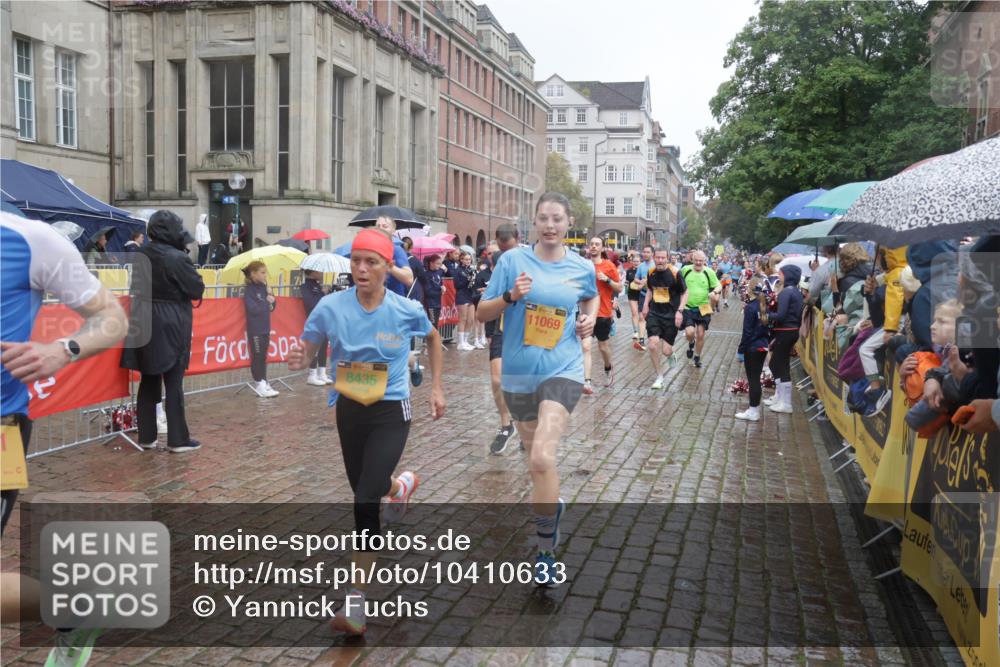 13.09.2026 - Kiel Lauf Yannick Fuchs http://msf.ph/oto/10410633 13.09.2026 10:41:24 Ziel 67, 827, 849, 1494, 1704, 1785, 1933, 2388, 2531, 2647, 3363, 3960, 4062, 4436, 4732, 4976, 5335, 5726, 5753, 5839, 6993, 8155, 9398, 9455, 9947, 10066, 10307, 10739, 10867, 10883, 11228, 11333, 11813, 12034, 12039, 35, 973, 1342, 1427, 1781, 1971, 2499, 2561, 2818, 2825, 2892, 2898, 3257, 3464, 3535, 3952, 4131, 4286, 4431, 4527, 4624, 4662, 4691, 4712, 4797, 5043, 5319, 5388, 5509, 5916, 6340, 6461, 6504, 6565, 6654, 7405, 7615, 7655, 8246, 8955, 9349 meine-sportfotos.de