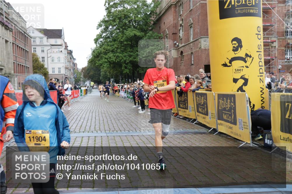 13.09.2026 - Kiel Lauf Yannick Fuchs http://msf.ph/oto/10410651 13.09.2026 09:34:57 Ziel 3168, 4361, 10461, 11719, 3679, 5815, 7743, 12278, 2761, 3766, 7414, 9380, 11904, 12484, 12832, 5332, 7743 meine-sportfotos.de