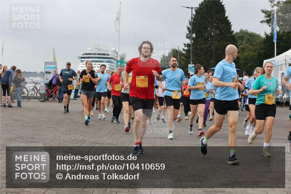 13.09.2026 - Kiel Lauf Andreas Tolksdorf http://msf.ph/oto/10410659 13.09.2026 10:01:36 Kiellinie 9433, 2035, 1973, 11910, 25, 3979 meine-sportfotos.de