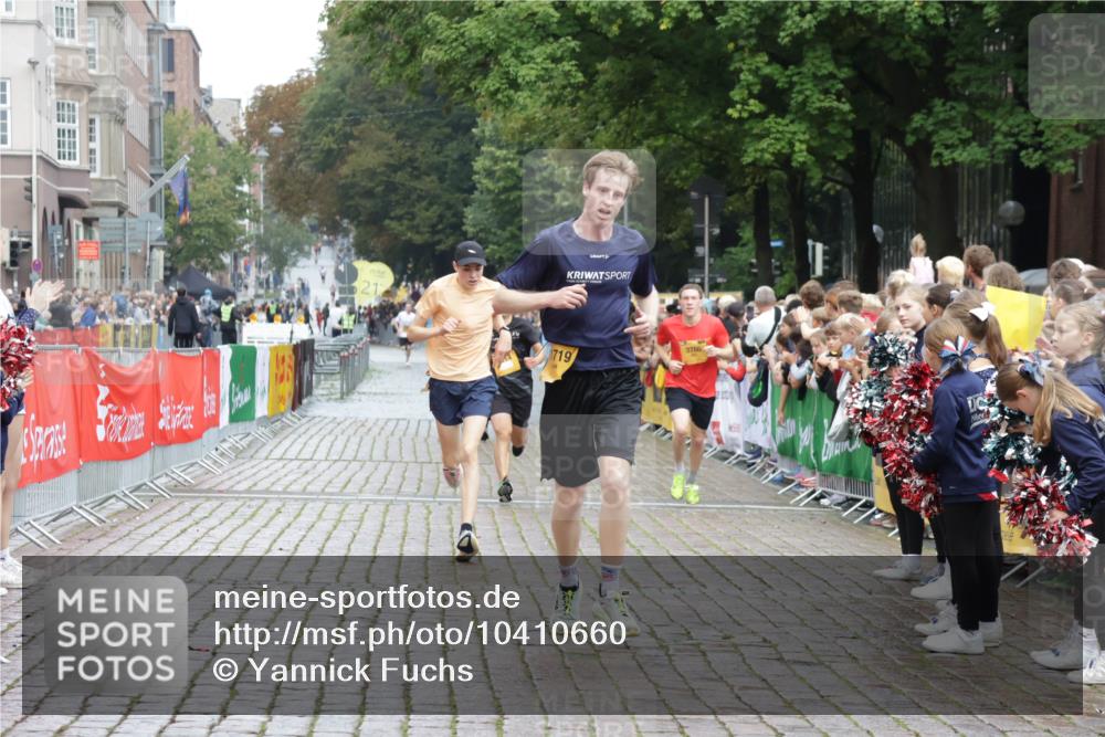 13.09.2026 - Kiel Lauf Yannick Fuchs http://msf.ph/oto/10410660 13.09.2026 09:35:01 Ziel 3168, 3766, 4361, 7414, 10461, 11719, 3679, 5815, 10461, 12278, 2761, 4638, 9380, 11904, 12484, 12832, 3679, 5332, 5815, 7743 meine-sportfotos.de