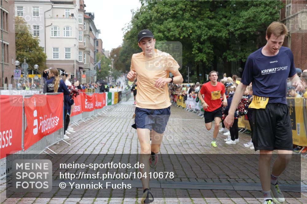 13.09.2026 - Kiel Lauf Yannick Fuchs http://msf.ph/oto/10410678 13.09.2026 09:35:04 Ziel 3766, 4361, 7414, 9380, 11719, 3168, 10461, 12278, 2761, 4638, 11904, 12484, 12832, 3679, 5815, 7743 meine-sportfotos.de
