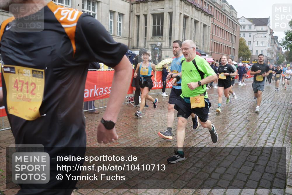 13.09.2026 - Kiel Lauf Yannick Fuchs http://msf.ph/oto/10410713 13.09.2026 10:41:28 Ziel 67, 827, 849, 1183, 1241, 1494, 1933, 2388, 2531, 2647, 3960, 4062, 4436, 4732, 4976, 5058, 5335, 5726, 5753, 5839, 6993, 9455, 9567, 9947, 10307, 10579, 10739, 10867, 10883, 11333, 11586, 11813, 12034, 12039, 35, 973, 1342, 1427, 1704, 1781, 1785, 1971, 2561, 2818, 2825, 2892, 2898, 3363, 3464, 3535, 3952, 4286, 4527, 4624, 4662, 4691, 4712, 4797, 5043, 5319, 5388, 5509, 5916, 6340, 6461, 6565, 6654, 7405, 7615, 8155, 8246, 8955, 9349, 9398, 9947, 10066 meine-sportfotos.de