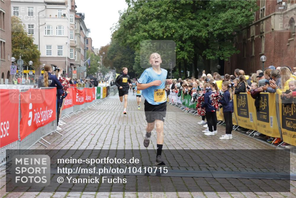 13.09.2026 - Kiel Lauf Yannick Fuchs http://msf.ph/oto/10410715 13.09.2026 09:35:09 Ziel 2761, 3766, 4361, 7414, 9380, 11719, 11904, 12484, 3168, 10461, 12278, 4589, 4638, 12832 meine-sportfotos.de