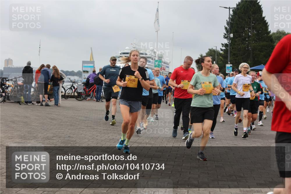 13.09.2026 - Kiel Lauf Andreas Tolksdorf http://msf.ph/oto/10410734 13.09.2026 10:01:38 Kiellinie 9433, 39, 2035, 1973, 1619, 10871 meine-sportfotos.de