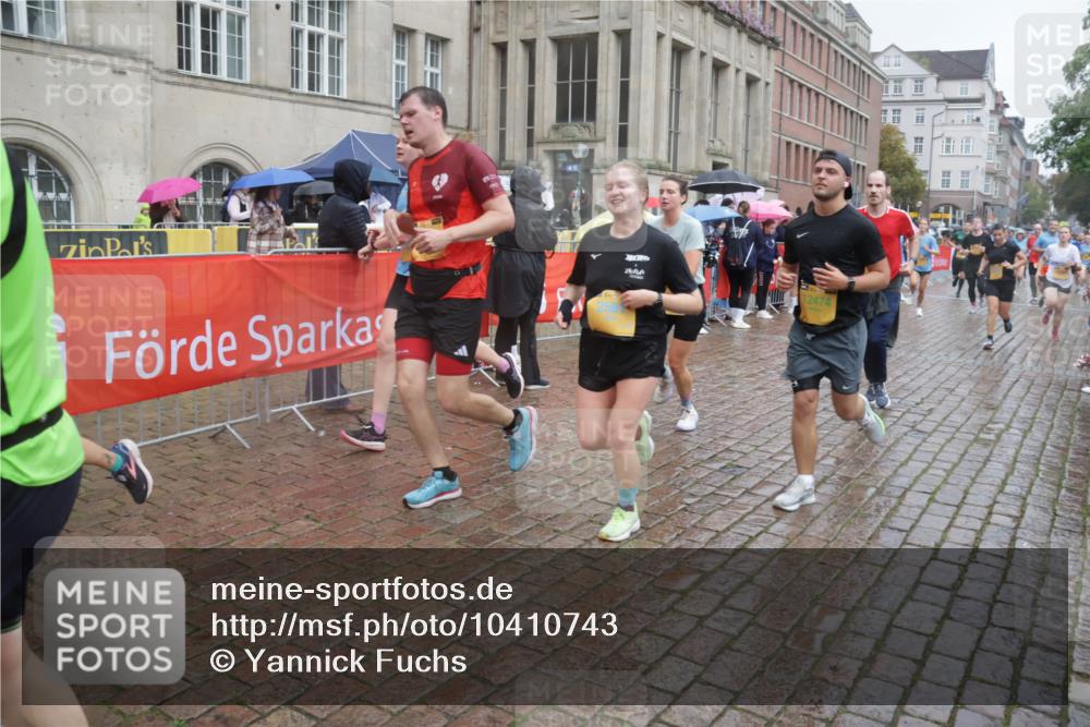 13.09.2026 - Kiel Lauf Yannick Fuchs http://msf.ph/oto/10410743 13.09.2026 10:41:29 Ziel 67, 827, 849, 1183, 1241, 1494, 1933, 2388, 2531, 2647, 3960, 4062, 4436, 4732, 4976, 5058, 5335, 5726, 5753, 5839, 6993, 9455, 9567, 10307, 10579, 10739, 10867, 11333, 11586, 11813, 12034, 12039, 35, 973, 1342, 1704, 1781, 1785, 2561, 2818, 2825, 2892, 2898, 3363, 3464, 3535, 3952, 4286, 4436, 4527, 4624, 4662, 4691, 4797, 5043, 5319, 5388, 5509, 5753, 5916, 6340, 6461, 6565, 6654, 7405, 7615, 8155, 8246, 8955, 9349, 9398, 9947, 10066 meine-sportfotos.de