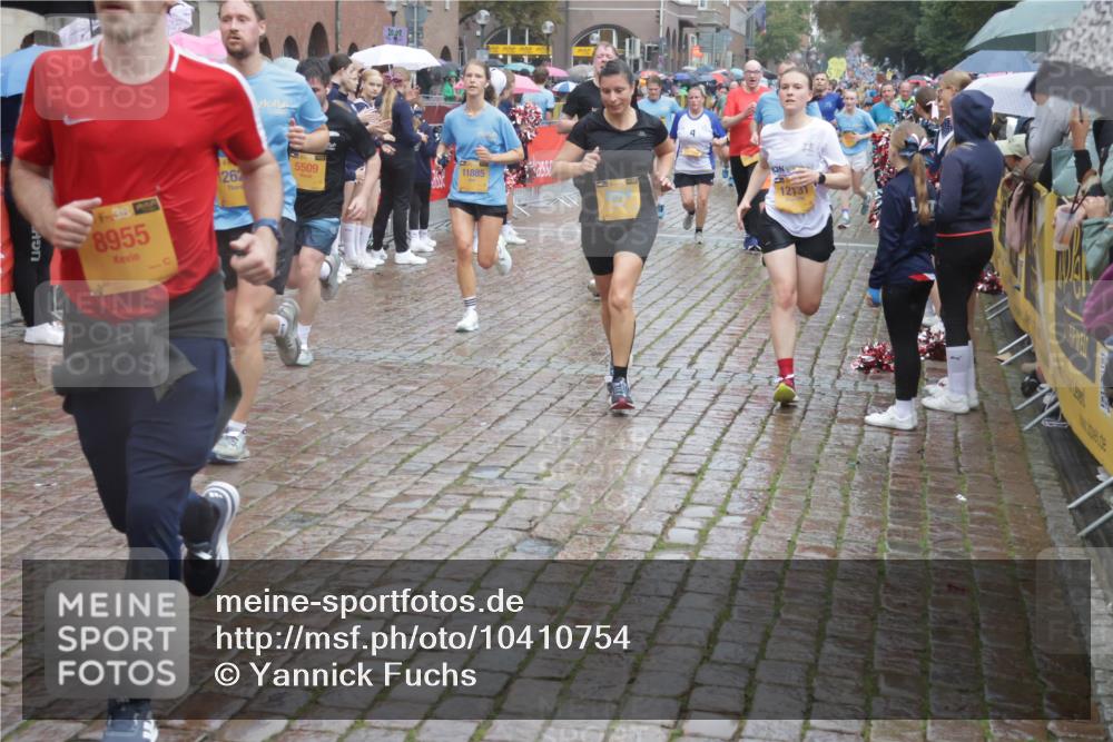 13.09.2026 - Kiel Lauf Yannick Fuchs http://msf.ph/oto/10410754 13.09.2026 10:41:30 Ziel 67, 827, 849, 1183, 1241, 1494, 1933, 2388, 2531, 2647, 3960, 4062, 4732, 4976, 5058, 5335, 5726, 5839, 6993, 9455, 9567, 10307, 10579, 10739, 10867, 11333, 11586, 11813, 12034, 12039, 973, 1342, 1704, 1781, 1785, 2561, 2818, 2825, 2892, 2898, 3363, 3464, 3952, 4286, 4436, 4527, 4624, 4662, 4691, 4797, 5319, 5388, 5509, 5753, 5839, 5916, 6340, 6461, 6565, 6654, 7405, 7615, 8155, 8246, 8955, 9349, 9398, 9947, 10066 meine-sportfotos.de