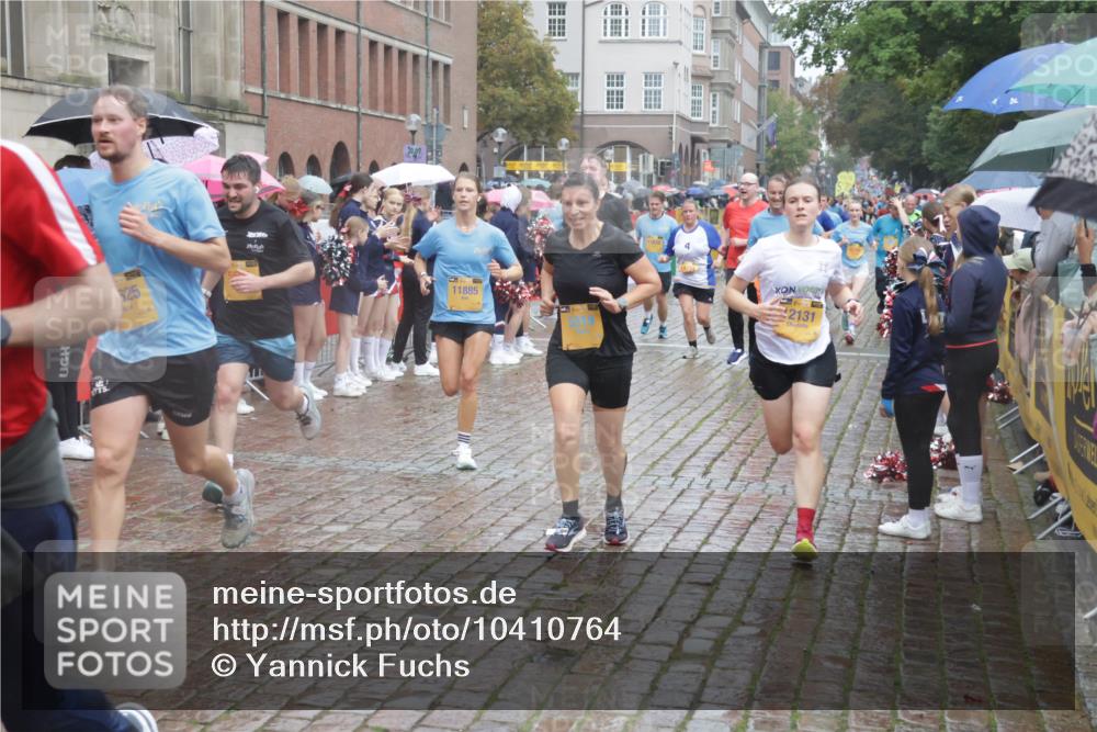13.09.2026 - Kiel Lauf Yannick Fuchs http://msf.ph/oto/10410764 13.09.2026 10:41:30 Ziel 67, 827, 849, 1183, 1241, 1494, 1933, 2388, 2531, 2647, 3960, 4062, 4732, 4976, 5058, 5335, 5726, 5839, 6993, 9455, 9567, 10307, 10579, 10739, 10867, 11333, 11586, 11813, 12034, 12039, 973, 1342, 1704, 1781, 1785, 2561, 2818, 2825, 2892, 2898, 3363, 3464, 3952, 4286, 4436, 4527, 4624, 4662, 4691, 4797, 5319, 5388, 5509, 5753, 5839, 5916, 6340, 6461, 6565, 6654, 7405, 7615, 8155, 8246, 8955, 9349, 9398, 9947, 10066 meine-sportfotos.de