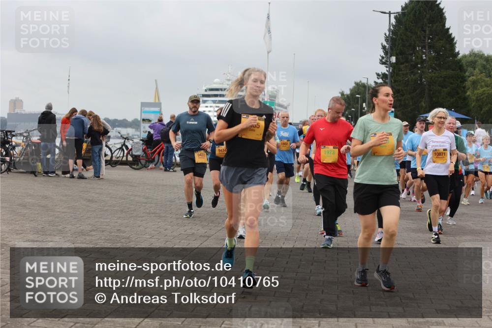 13.09.2026 - Kiel Lauf Andreas Tolksdorf http://msf.ph/oto/10410765 13.09.2026 10:01:39 Kiellinie 1802, 1973, 9434, 9433, 10871 meine-sportfotos.de