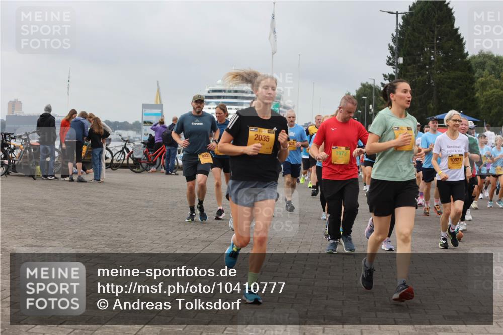 13.09.2026 - Kiel Lauf Andreas Tolksdorf http://msf.ph/oto/10410777 13.09.2026 10:01:39 Kiellinie 9433, 39, 2035, 802, 1973, 10871 meine-sportfotos.de