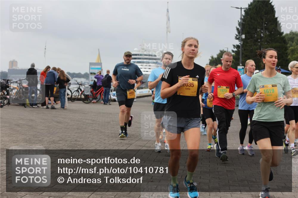 13.09.2026 - Kiel Lauf Andreas Tolksdorf http://msf.ph/oto/10410781 13.09.2026 10:01:39 Kiellinie 9433, 2035, 49, 39, 1973, 38, 1619, 1087 meine-sportfotos.de