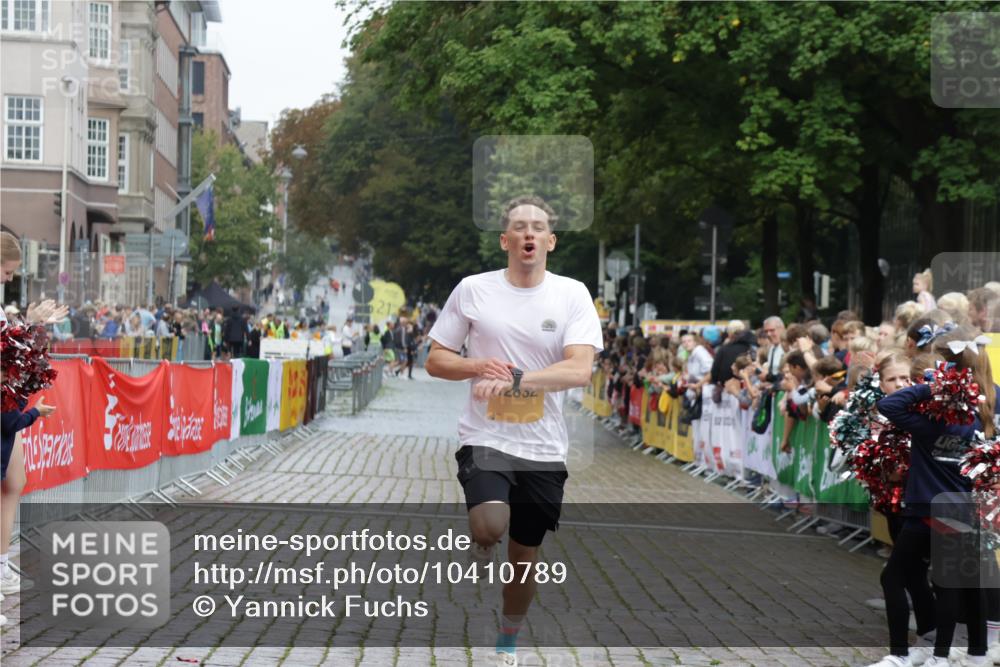 13.09.2026 - Kiel Lauf Yannick Fuchs http://msf.ph/oto/10410789 13.09.2026 09:35:18 Ziel 2761, 4638, 11904, 12484, 12832, 3168, 3766, 4361, 7414, 9380, 10461, 11719, 4589, 12278 meine-sportfotos.de