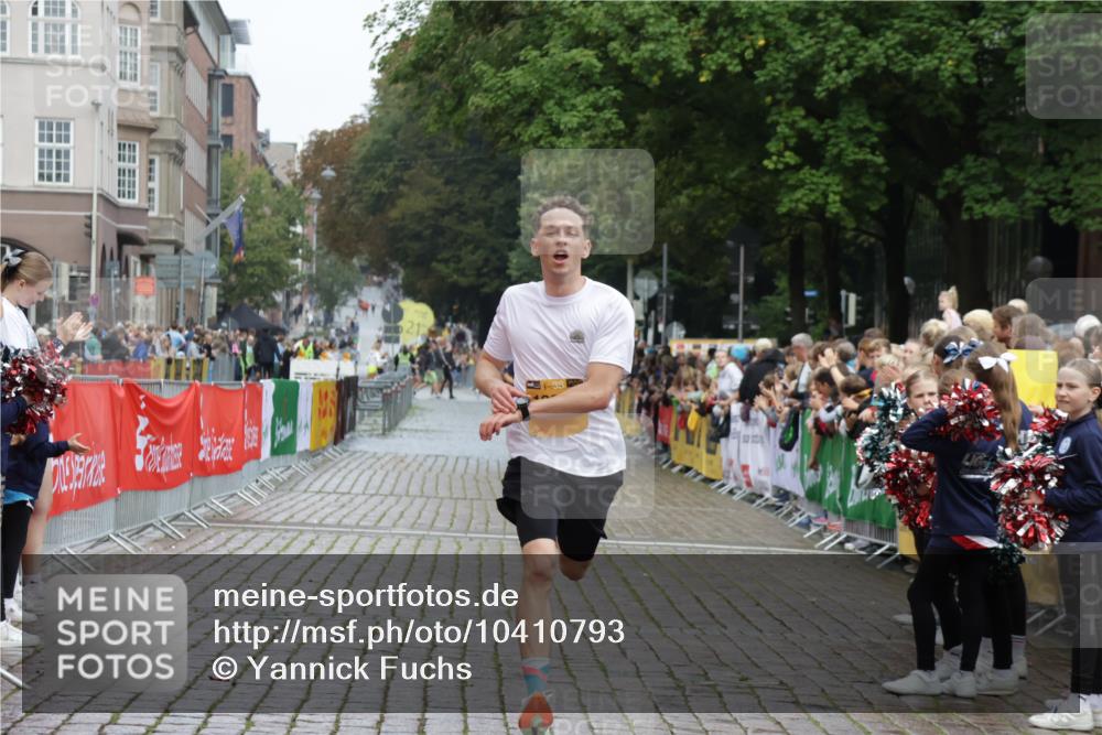 13.09.2026 - Kiel Lauf Yannick Fuchs http://msf.ph/oto/10410793 13.09.2026 09:35:18 Ziel 2761, 4638, 11904, 12484, 12832, 3168, 3766, 4361, 7414, 9380, 10461, 11719, 4589, 12278 meine-sportfotos.de