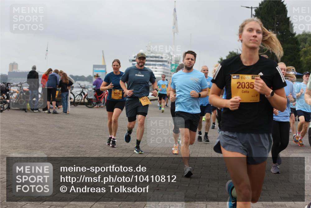 13.09.2026 - Kiel Lauf Andreas Tolksdorf http://msf.ph/oto/10410812 13.09.2026 10:01:40 Kiellinie 9434, 9433, 38, 2035 meine-sportfotos.de