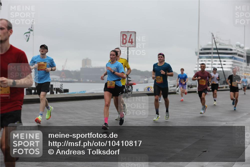 13.09.2026 - Kiel Lauf Andreas Tolksdorf http://msf.ph/oto/10410817 13.09.2026 11:43:42 Kiellinie 38, 3774, 4, 2572, 12604, 731 meine-sportfotos.de