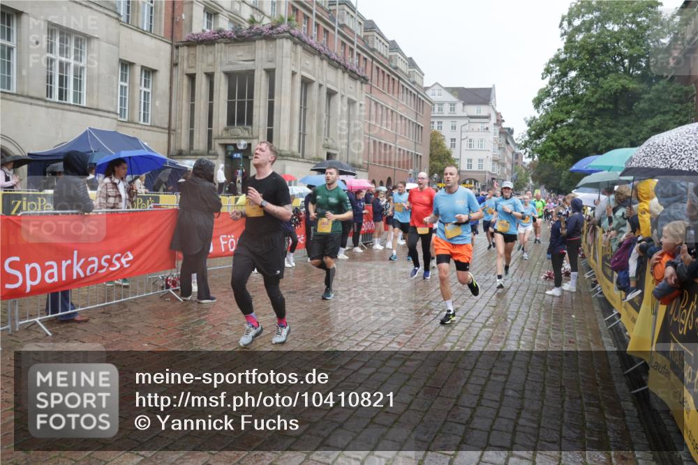 13.09.2026 - Kiel Lauf Yannick Fuchs http://msf.ph/oto/10410821 13.09.2026 10:41:33 Ziel 67, 214, 604, 827, 849, 1183, 1241, 1494, 1772, 1933, 2531, 2532, 2647, 3329, 3330, 3960, 4062, 4976, 5058, 5335, 5726, 6993, 9369, 9455, 9567, 10575, 10579, 10867, 11461, 11586, 11610, 11813, 12034, 12039, 12419, 973, 1494, 1704, 1781, 1785, 2388, 2647, 2825, 2892, 2898, 3363, 3464, 3952, 4286, 4436, 4527, 4624, 4662, 4691, 4732, 4797, 5319, 5509, 5753, 5839, 5916, 6340, 6461, 6565, 6654, 7405, 7615, 8155, 8246, 9349, 9398, 9947, 10066, 10307 meine-sportfotos.de