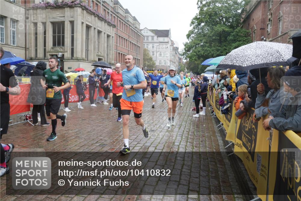13.09.2026 - Kiel Lauf Yannick Fuchs http://msf.ph/oto/10410832 13.09.2026 10:41:34 Ziel 67, 214, 604, 827, 849, 1183, 1241, 1772, 1933, 2531, 2532, 3329, 3330, 3960, 4062, 4959, 4976, 5058, 5108, 5335, 5726, 6993, 9369, 9455, 9567, 10575, 10579, 11461, 11484, 11586, 11610, 11813, 12039, 12419, 973, 1494, 1704, 1781, 1785, 1933, 2388, 2647, 2825, 2892, 2898, 3363, 3464, 3952, 3960, 4062, 4286, 4436, 4527, 4624, 4662, 4691, 4732, 4797, 5753, 5839, 5916, 6340, 6461, 6565, 6654, 7405, 7615, 8155, 8246, 9349, 9398, 9947, 10066, 10307 meine-sportfotos.de