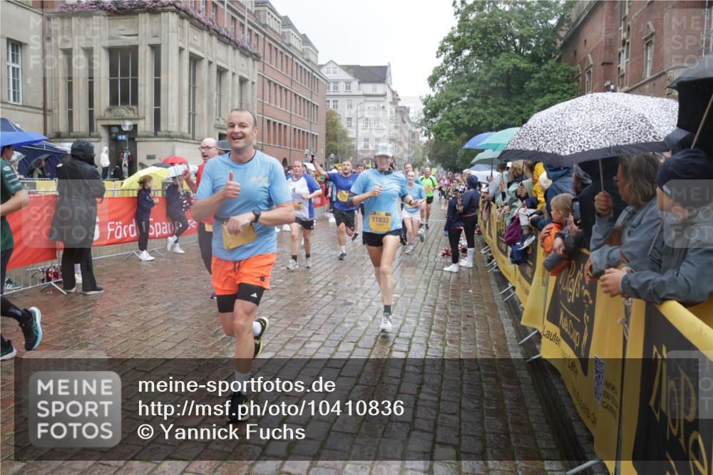 13.09.2026 - Kiel Lauf Yannick Fuchs http://msf.ph/oto/10410836 13.09.2026 10:41:34 Ziel 67, 214, 604, 827, 849, 1183, 1241, 1772, 1933, 2531, 2532, 3329, 3330, 3960, 4062, 4959, 4976, 5058, 5108, 5335, 5726, 6993, 9369, 9455, 9567, 10575, 10579, 11461, 11484, 11586, 11610, 11813, 12039, 12419, 973, 1494, 1704, 1781, 1785, 1933, 2388, 2647, 2825, 2892, 2898, 3363, 3464, 3952, 3960, 4062, 4286, 4436, 4527, 4624, 4662, 4691, 4732, 4797, 5753, 5839, 5916, 6340, 6461, 6565, 6654, 7405, 7615, 8155, 8246, 9349, 9398, 9947, 10066, 10307 meine-sportfotos.de
