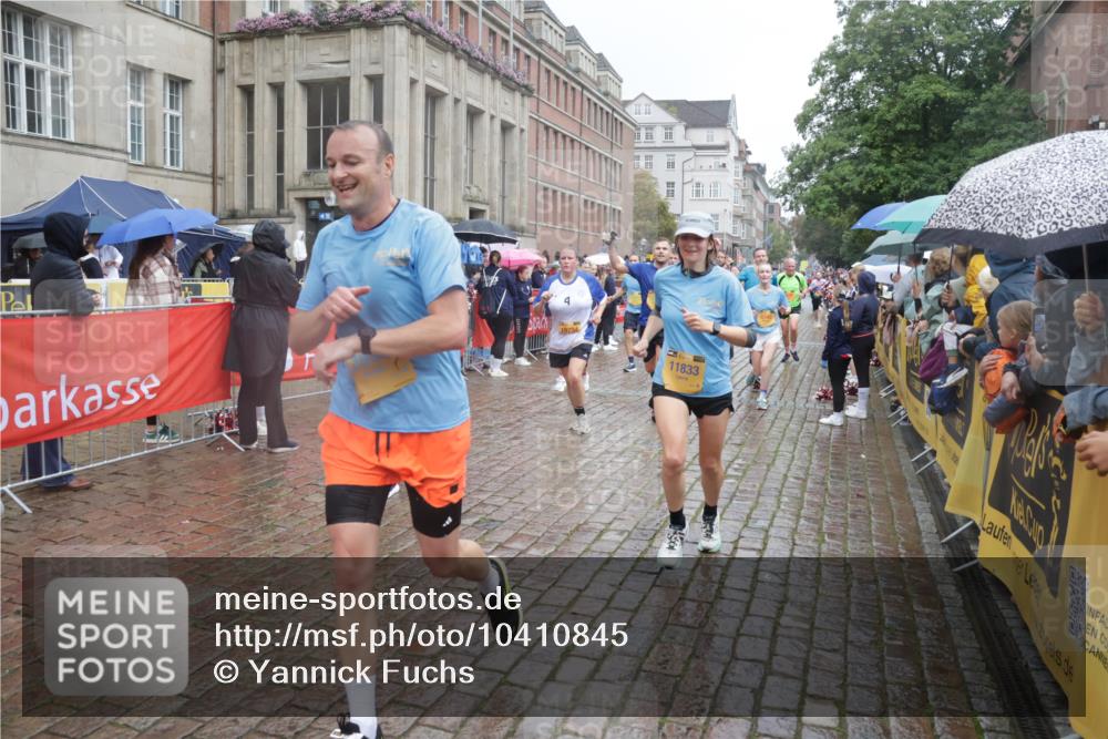 13.09.2026 - Kiel Lauf Yannick Fuchs http://msf.ph/oto/10410845 13.09.2026 10:41:34 Ziel 67, 214, 604, 827, 849, 1183, 1241, 1772, 1933, 2531, 2532, 3329, 3330, 3960, 4062, 4959, 4976, 5058, 5108, 5335, 5726, 6993, 9369, 9455, 9567, 10575, 10579, 11461, 11484, 11586, 11610, 11813, 12039, 12419, 973, 1494, 1704, 1781, 1785, 1933, 2388, 2647, 2825, 2892, 2898, 3363, 3464, 3952, 3960, 4062, 4286, 4436, 4527, 4624, 4662, 4691, 4732, 4797, 5753, 5839, 5916, 6340, 6461, 6565, 6654, 7405, 7615, 8155, 8246, 9349, 9398, 9947, 10066, 10307 meine-sportfotos.de