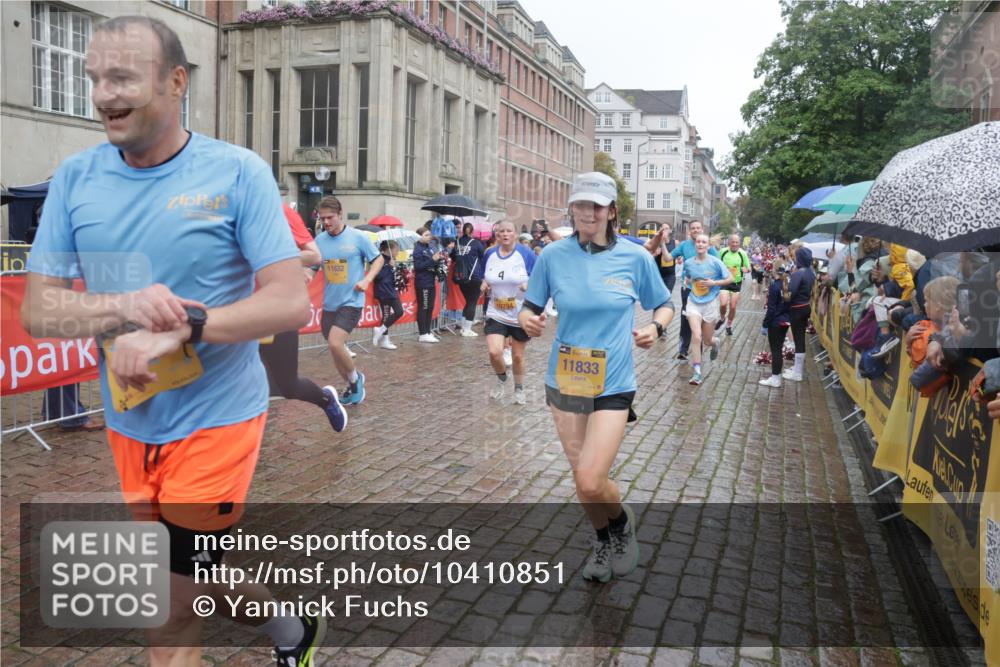 13.09.2026 - Kiel Lauf Yannick Fuchs http://msf.ph/oto/10410851 13.09.2026 10:41:35 Ziel 67, 214, 604, 811, 827, 849, 1183, 1241, 1772, 2387, 2531, 2532, 3329, 3330, 4959, 4976, 5058, 5108, 5335, 5726, 6993, 9369, 9455, 9567, 10273, 10575, 10579, 11461, 11484, 11586, 11610, 11813, 12039, 12419, 67, 973, 1494, 1704, 1781, 1785, 1933, 2388, 2647, 2825, 2892, 2898, 3363, 3464, 3952, 3960, 4062, 4286, 4436, 4527, 4624, 4662, 4691, 4732, 4797, 5726, 5753, 5839, 5916, 6340, 6461, 6565, 6654, 7405, 7615, 8155, 8246, 9349, 9398, 9947, 10066, 10307 meine-sportfotos.de