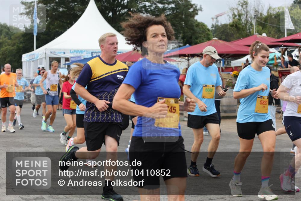 13.09.2026 - Kiel Lauf Andreas Tolksdorf http://msf.ph/oto/10410852 13.09.2026 10:01:45 Kiellinie 3933, 27, 8345, 38, 39, 45, 5680, 5821 meine-sportfotos.de