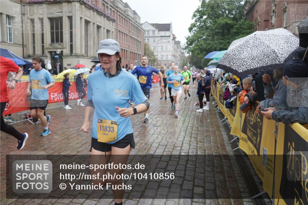13.09.2026 - Kiel Lauf Yannick Fuchs http://msf.ph/oto/10410856 13.09.2026 10:41:35 Ziel 67, 214, 604, 811, 827, 849, 1183, 1241, 1772, 2387, 2531, 2532, 3329, 3330, 4959, 4976, 5058, 5108, 5335, 5726, 6993, 9369, 9455, 9567, 10273, 10575, 10579, 11461, 11484, 11586, 11610, 11813, 12039, 12419, 67, 973, 1494, 1704, 1781, 1785, 1933, 2388, 2647, 2825, 2892, 2898, 3363, 3464, 3952, 3960, 4062, 4286, 4436, 4527, 4624, 4662, 4691, 4732, 4797, 5726, 5753, 5839, 5916, 6340, 6461, 6565, 6654, 7405, 7615, 8155, 8246, 9349, 9398, 9947, 10066, 10307 meine-sportfotos.de